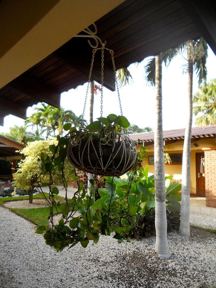 Hotel Las Espuelas, Bar & Restaurant Liberia Exterior photo