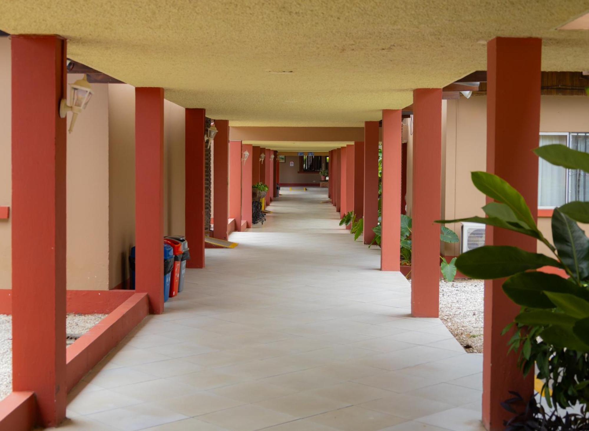 Hotel Las Espuelas, Bar & Restaurant Liberia Exterior photo