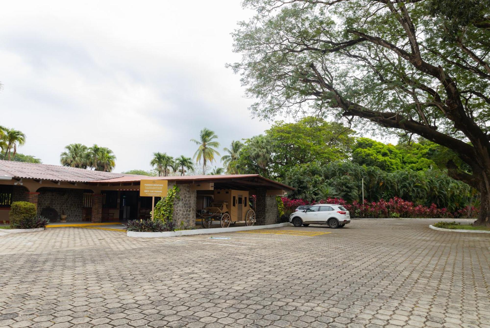 Hotel Las Espuelas, Bar & Restaurant Liberia Exterior photo